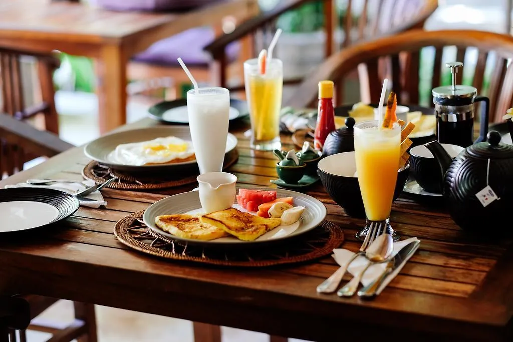 Ellies Hotel Nusa Dua  Guest house