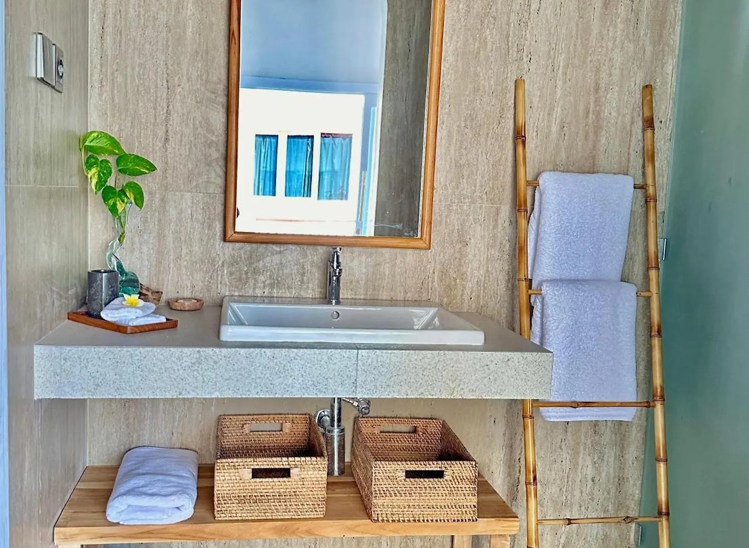 Ellies Hotel Nusa Dua  Guest house